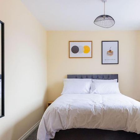 Stylish 3 Bedroom And Free Parking Thamesmead  Eksteriør billede