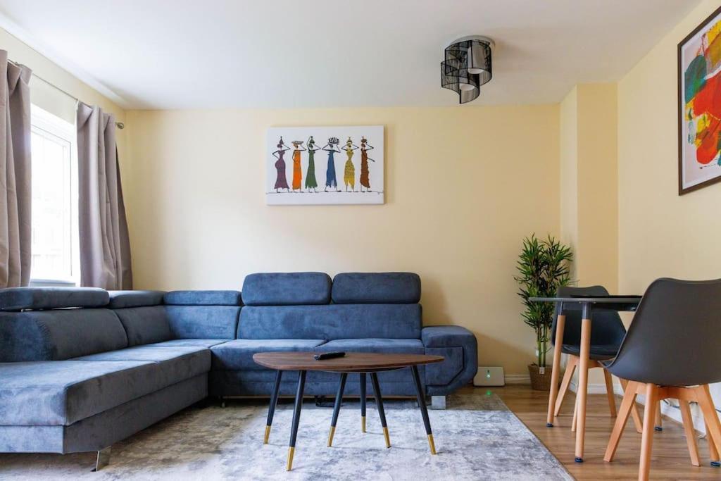 Stylish 3 Bedroom And Free Parking Thamesmead  Eksteriør billede