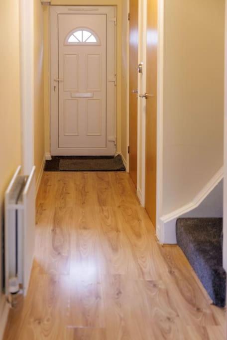 Stylish 3 Bedroom And Free Parking Thamesmead  Eksteriør billede